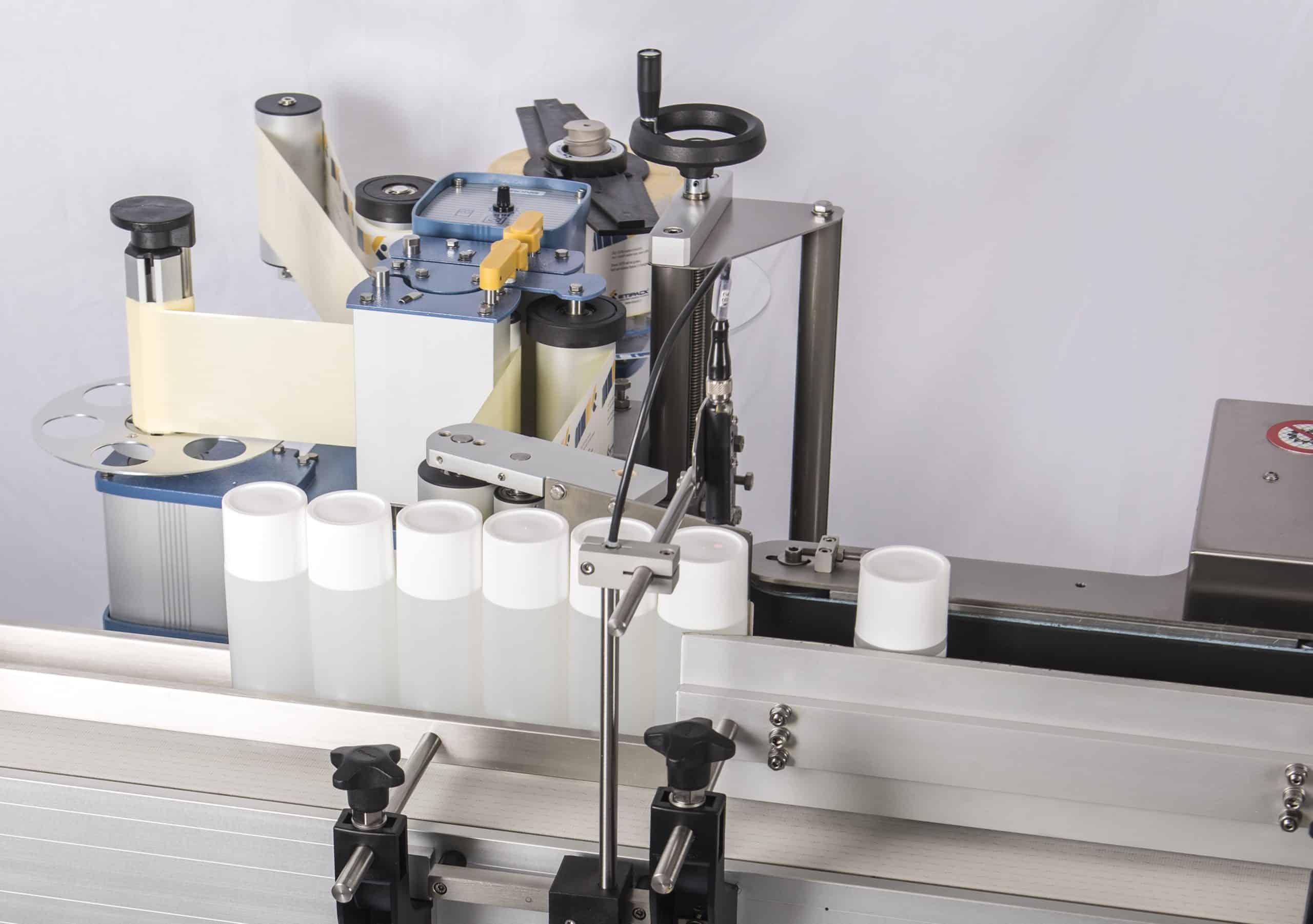 Rundum-Etikettiermaschine System 1 Twist Andruckrolle